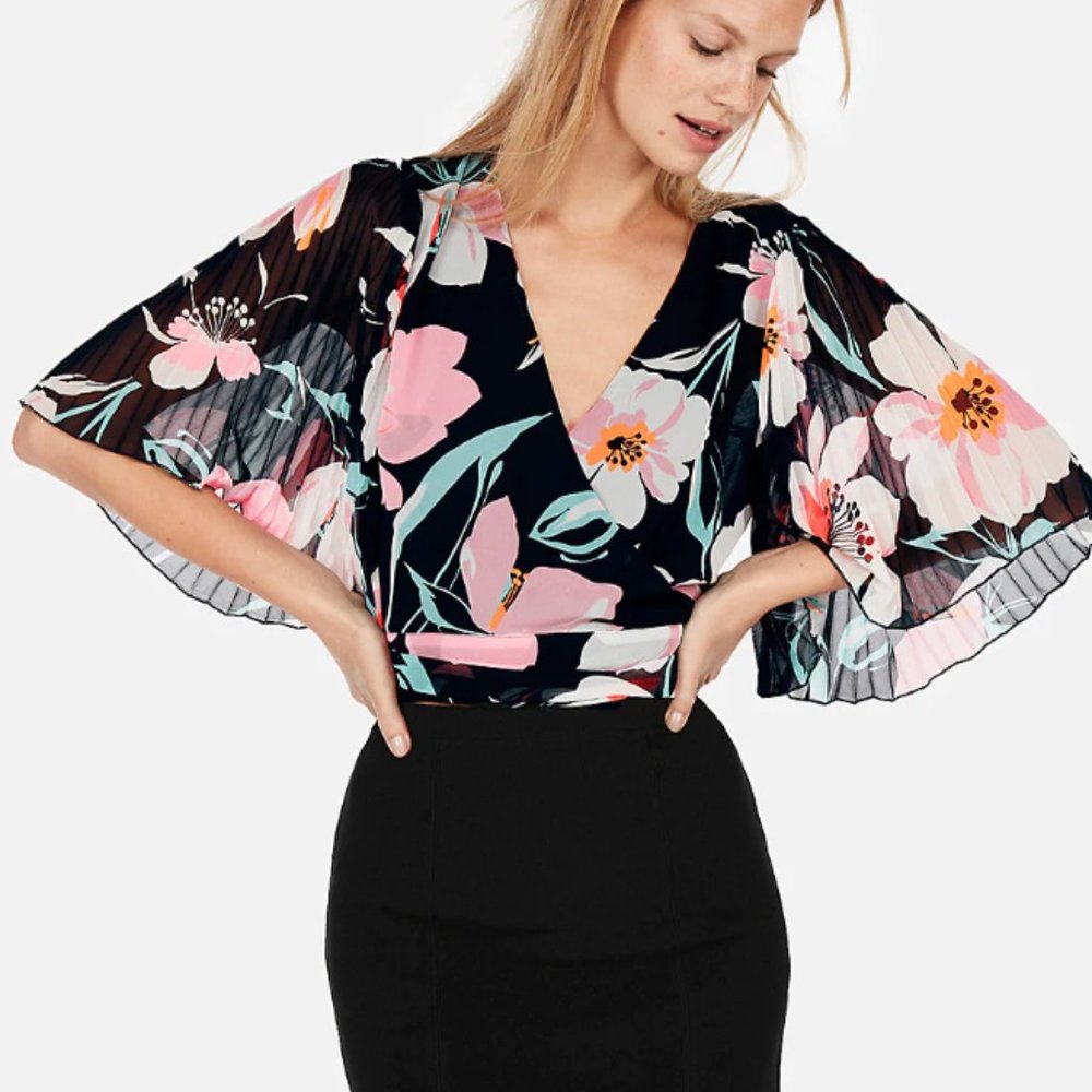 Express Pleated Kimono-Sleeve Top in Black Floral, Size Medium